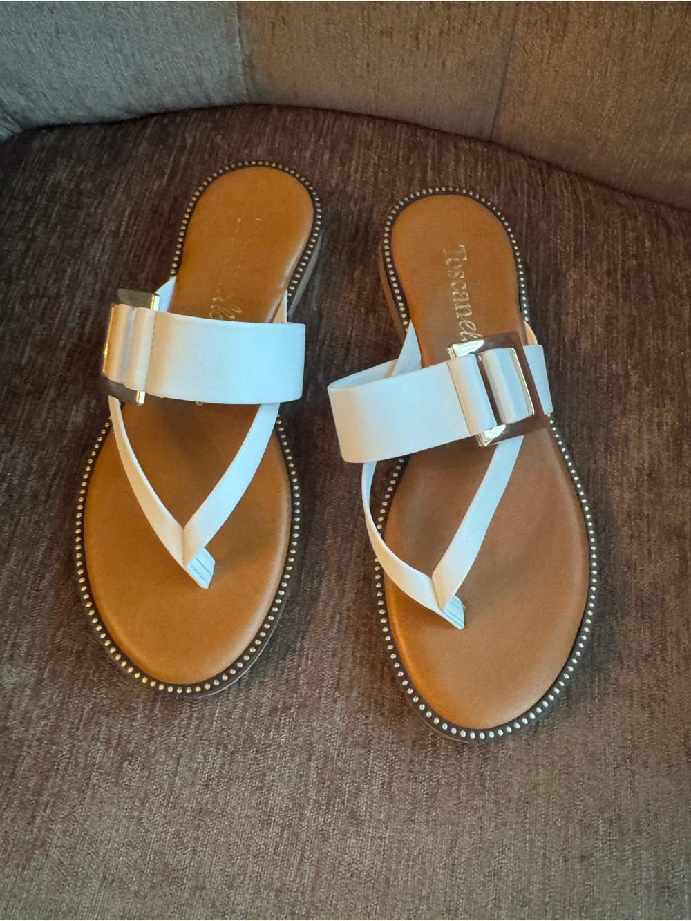 Toscanella White Leather Buckle Thong Sandals - Women's Casual Slides